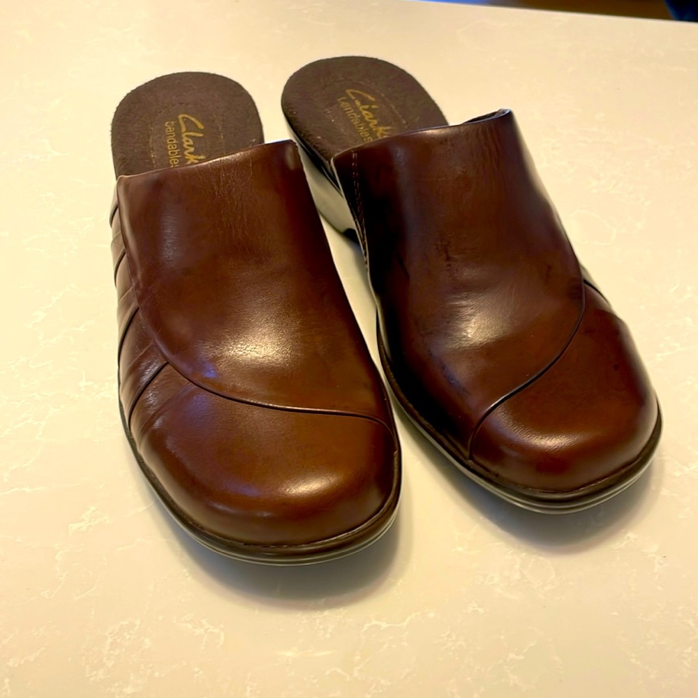 Brown leather Clark bendable mules size 7